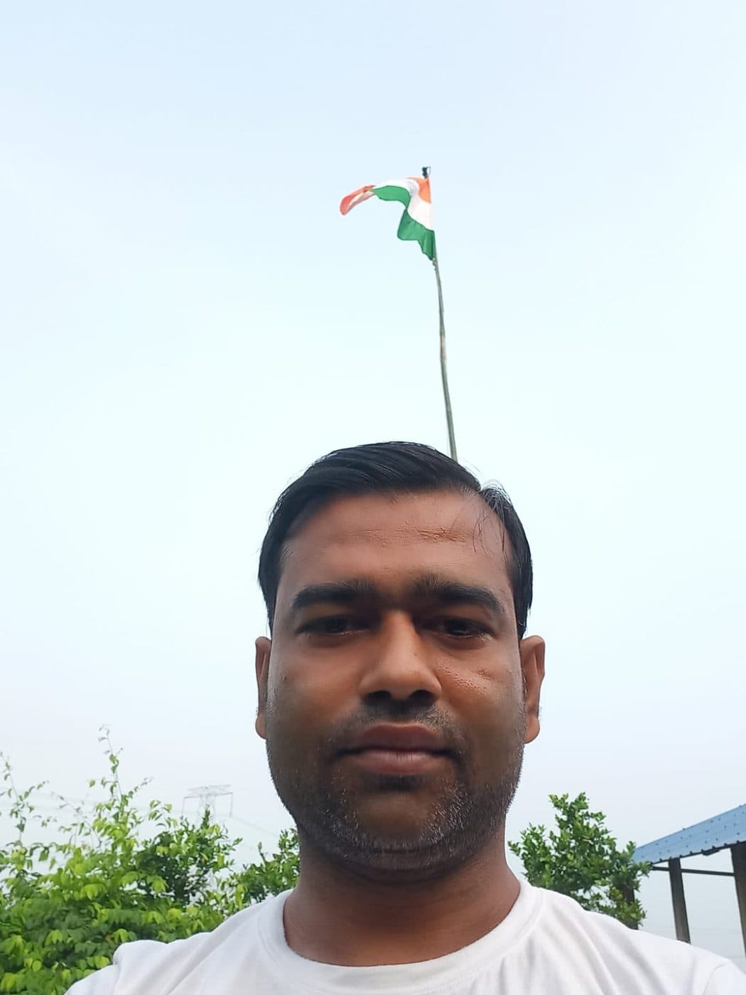 পতাকা উত্তোলন ও শ্রদ্ধাঞ্জলি — গ্রামের উঠোন।